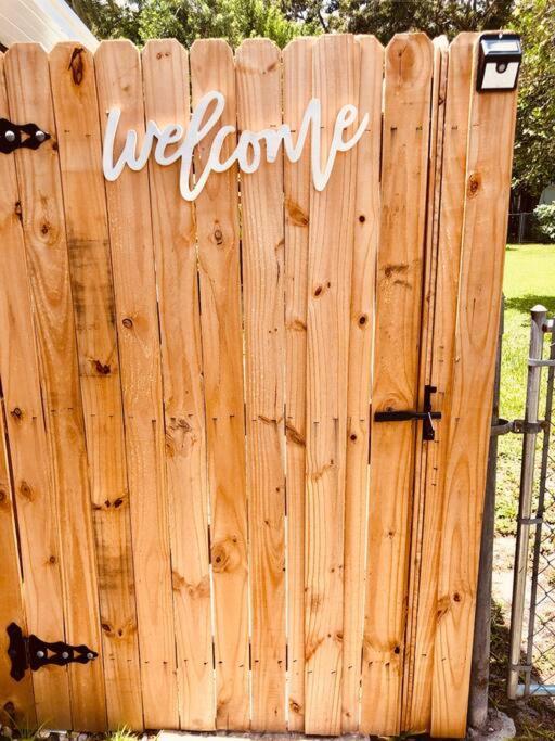 Paradise Hideaway Entire Guest Home Near Beach Clearwater Bagian luar foto